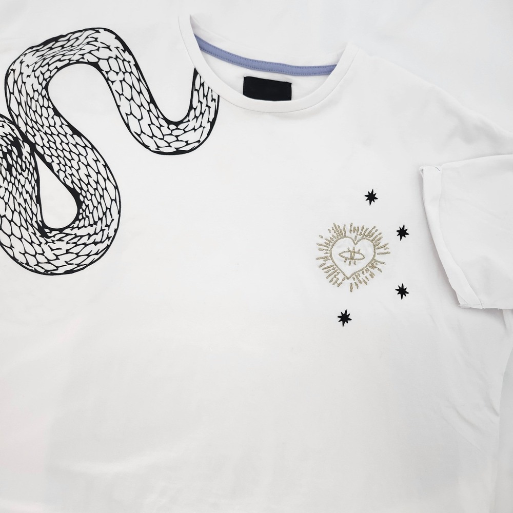 Isadora NWT White Snake Heart Graphic Tee Womens Medium Celestial Grunge Skater